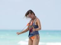 Joanna Krupa seksownie w bikini na plaży w Miami